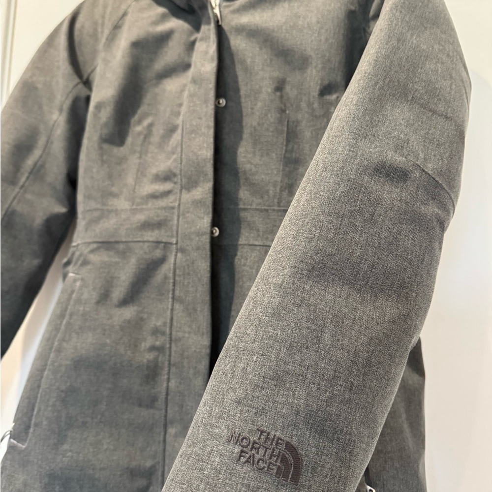 The North Face Women's Fitted Gray Jacket - Picture 4 of 8